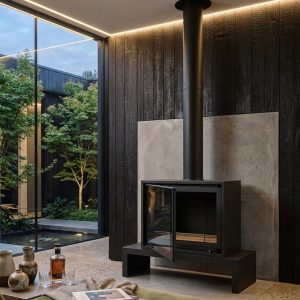 شومینه معلق فراز با طراحی کلاسیک و رنگ مشکی لوکس